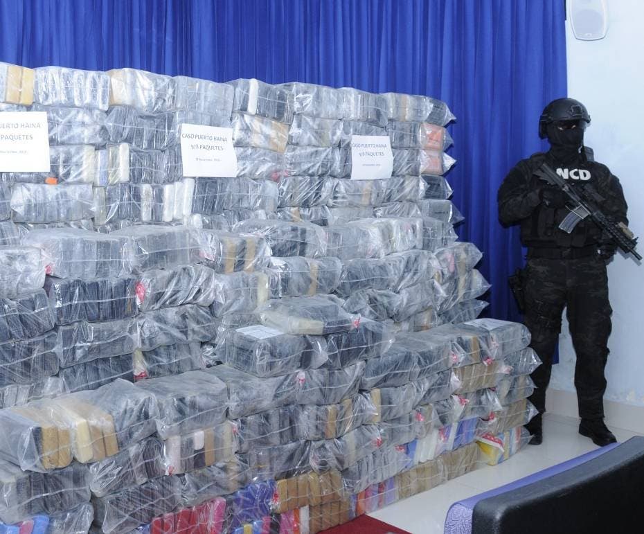 A juicio de fondo excoroneles acusados de aceptar RD$15 millones del narco en La Romana