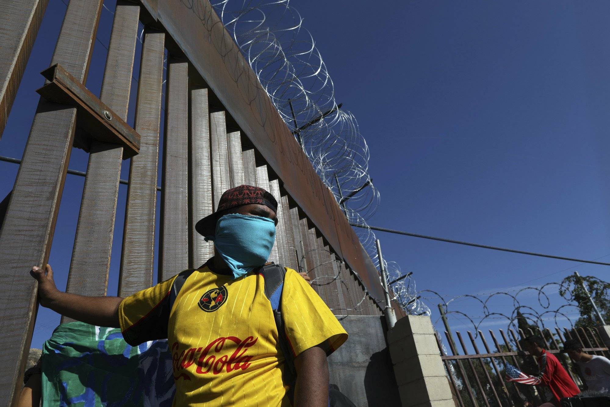 Caravana migrantes en Tijuana explora sus opciones ante la sensación de que no podrán cruzar a Estados Unidos