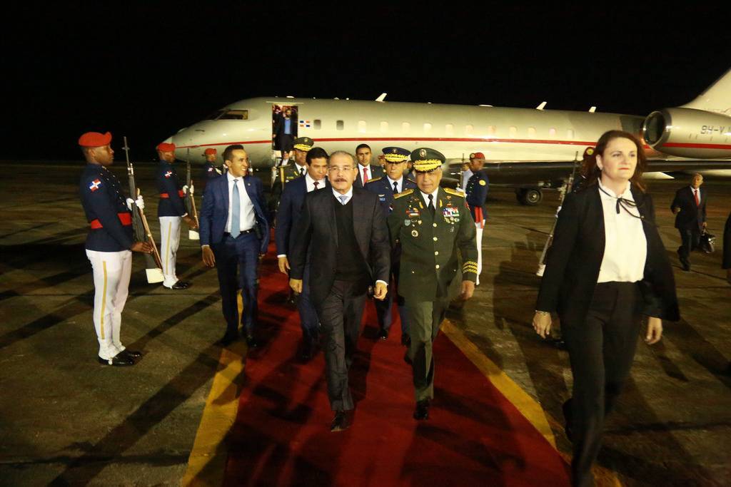 Danilo Medina ya está en el país tras histórico viaje a China