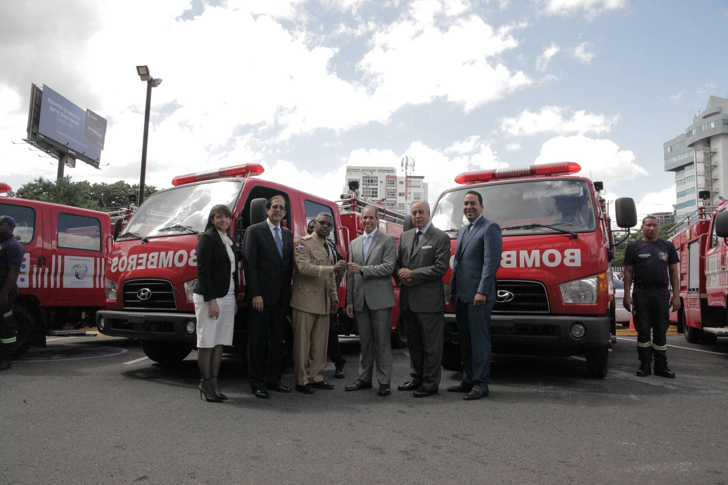 Fundación AES Dominicana completa donación de camiones de Bomberos al 9-1-1