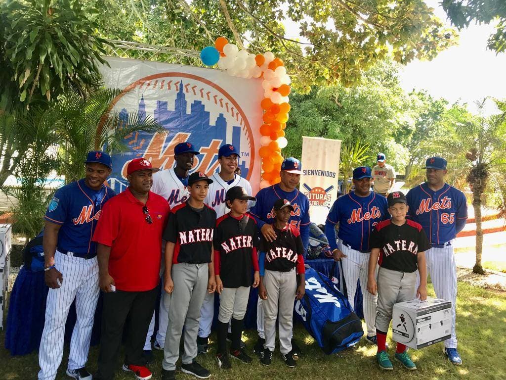 METS de NY dona equipos para la práctica de béisbol a “Futuras Estrellas” en RD