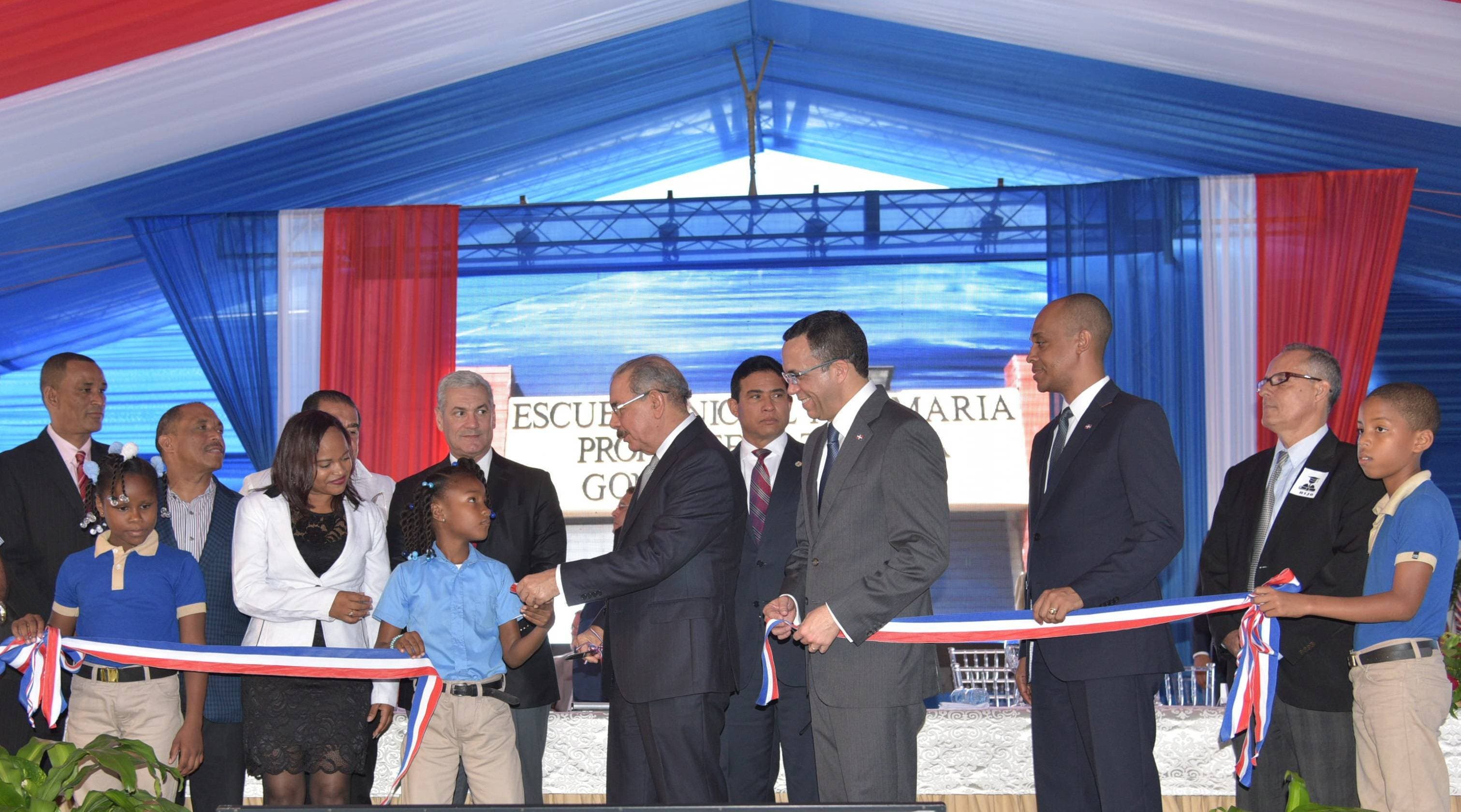 Presidente Medina entrega nueva escuela en Villa Altagracia