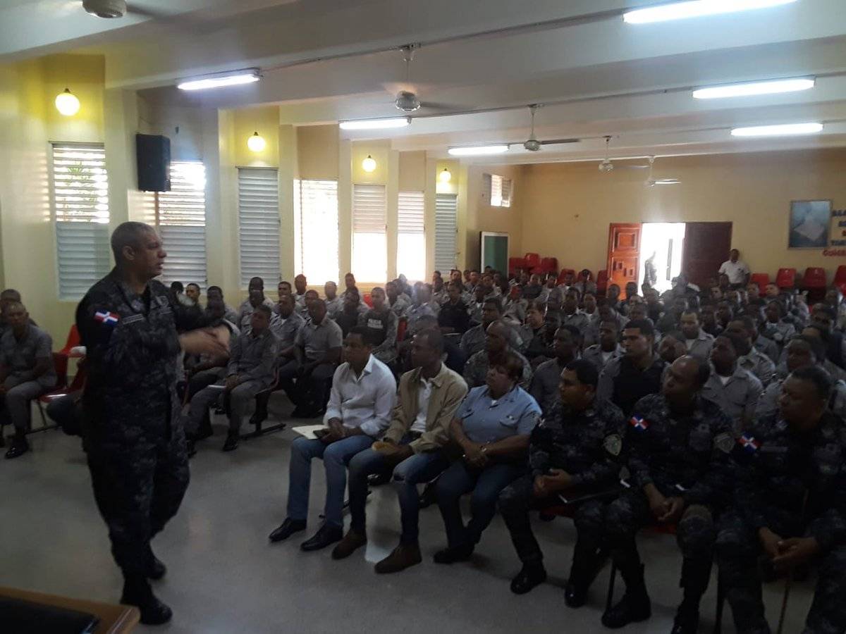 Policías reciben charla de “Inteligencia Emocional” para mejorar protocolo de actuación