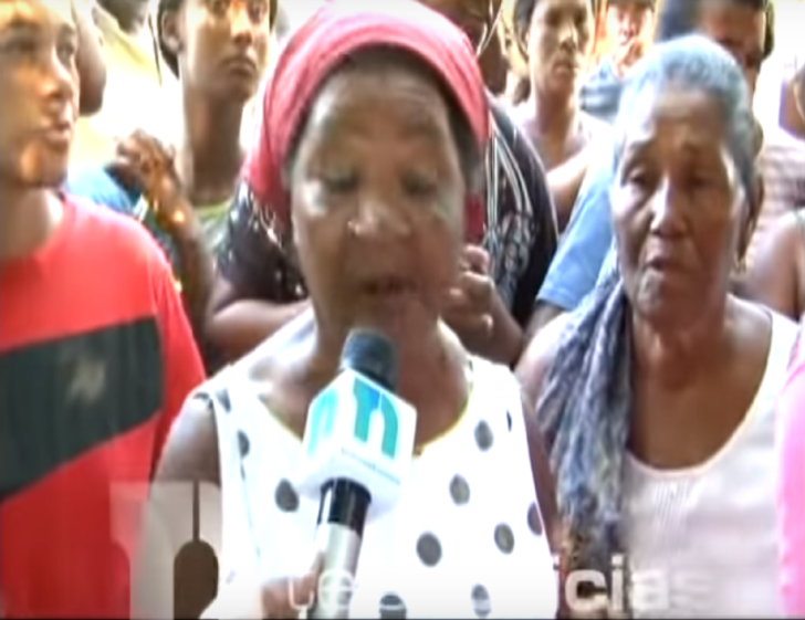 Video: Mujer muere y familiares se resisten a sepultarla, aseguran que se mueve y abre los ojos