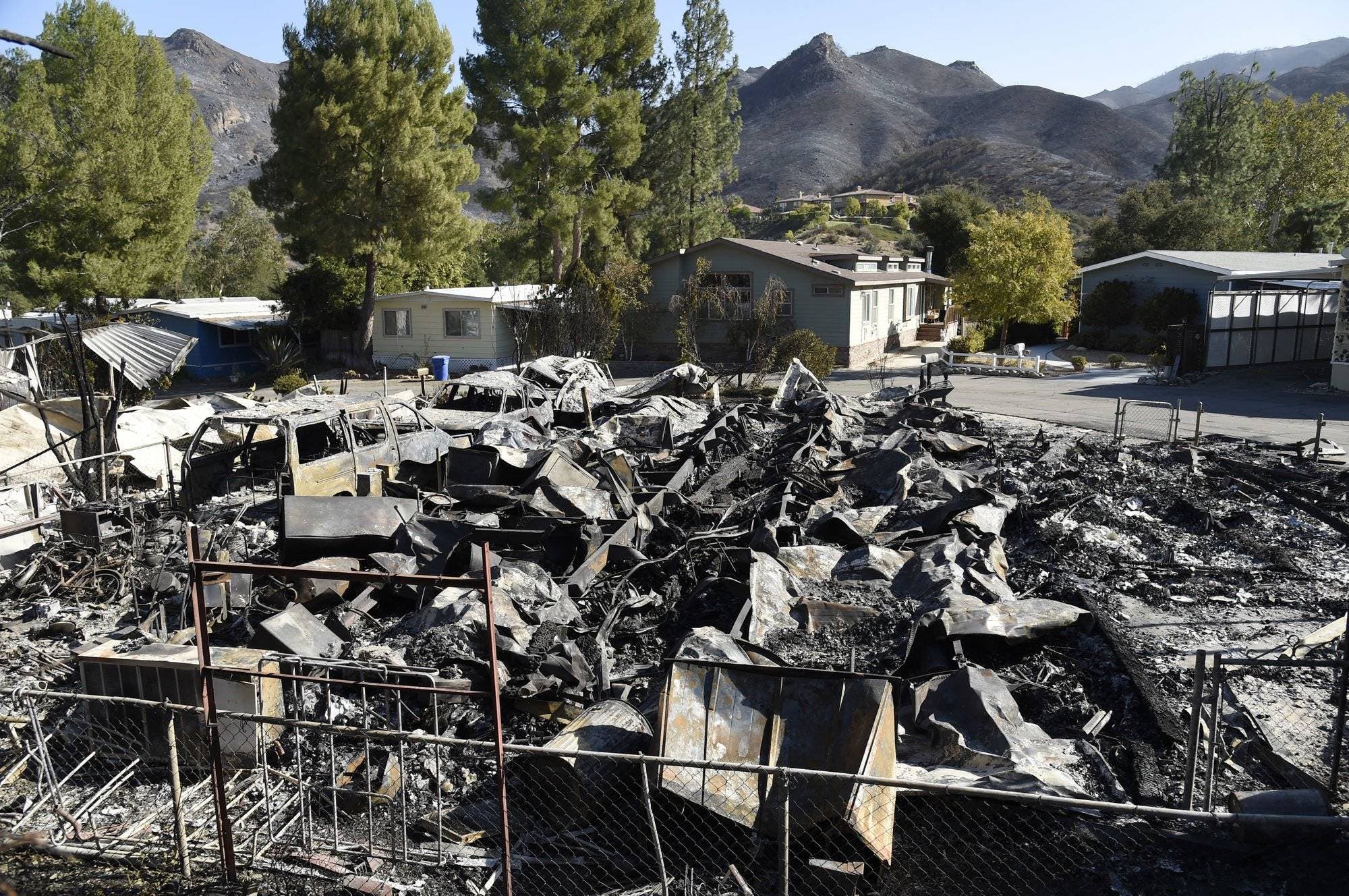 Los incendios forestales en California causan seis muertos más, con lo que el número de decesos sube a 29
