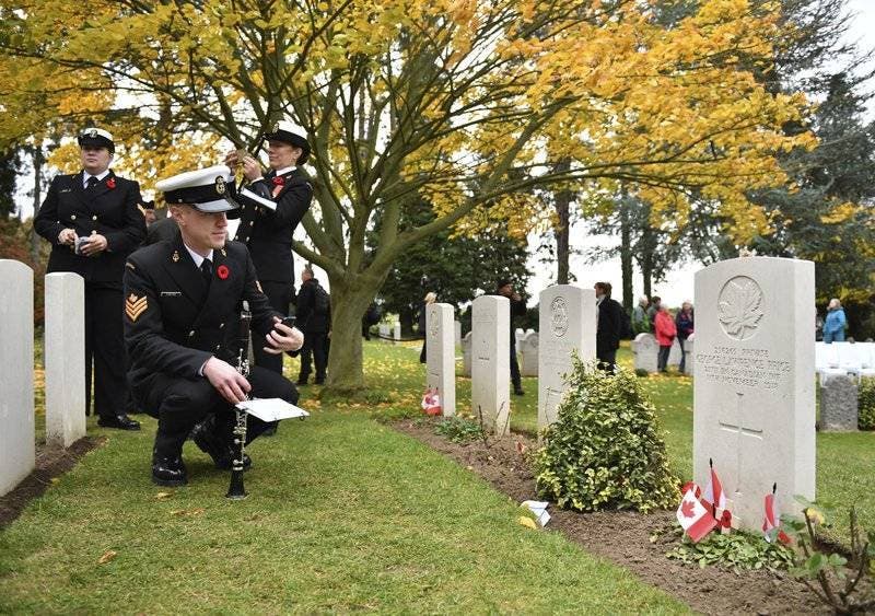 Con palabras de agradecimiento, silencio o tuits, líderes mundiales elogian a soldados caídos en Primera Guerra Mundial