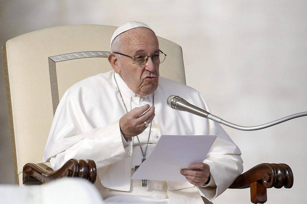 El papa ve el abuso de la tecnología y consumismo como riesgos para libertad