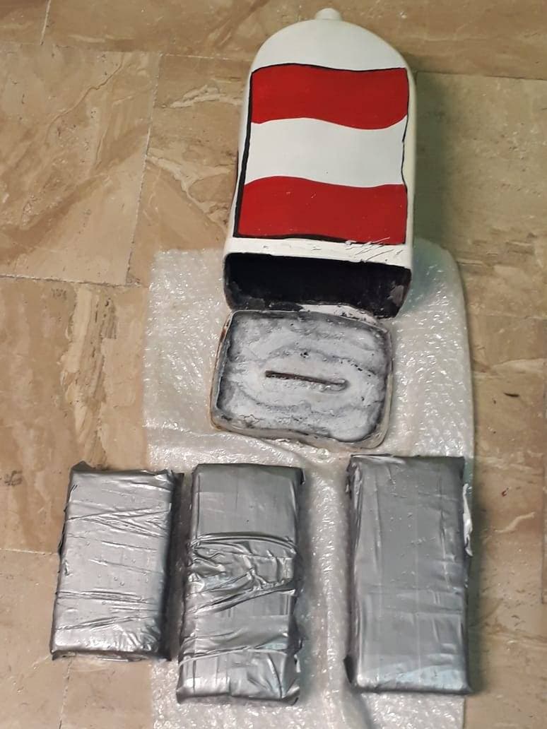 Venezolana intentó introducir por aeropuerto de Punta Cana tres paquetes de cocaína en figura de cerámica