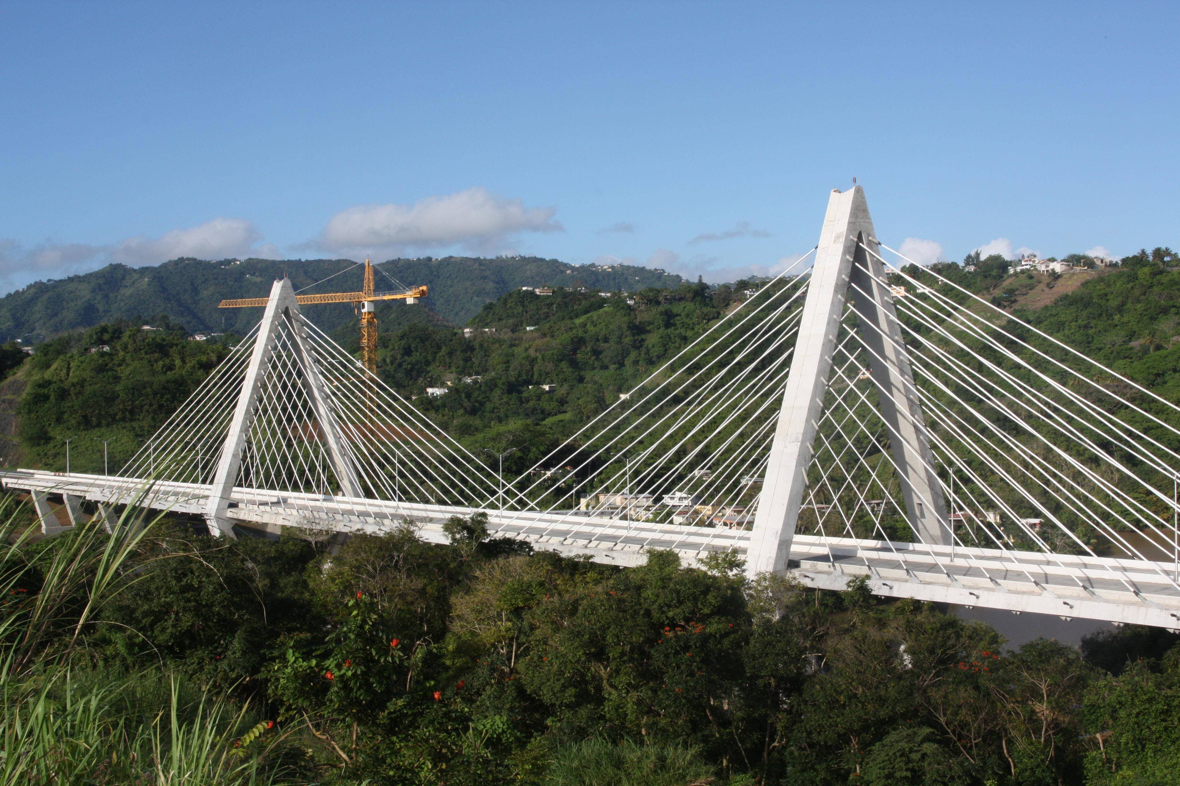 Puerto Rico ha reparado 80%  de los puentes y vías dañadas por huracanes 