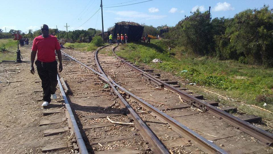 Técnicos del Central Romana buscan causas del accidente de locomotora que dejó dos muertos