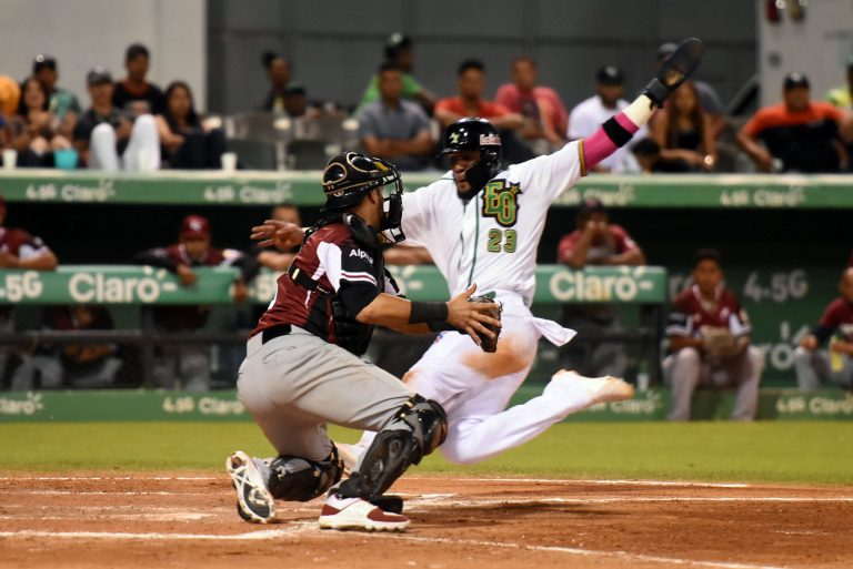 Estrellas y Toros se mantienen en la cima en béisbol dominicano