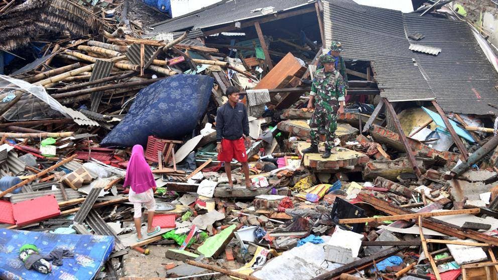 Elevan a 429 los muertos en el tsunami de Indonesia