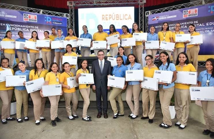 Navarro cita logros alcanzados por Educación durante el 2018