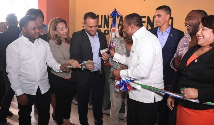 Alcalde René Polanco entrega parque recreativo en Los Palmares de Sabana Perdida