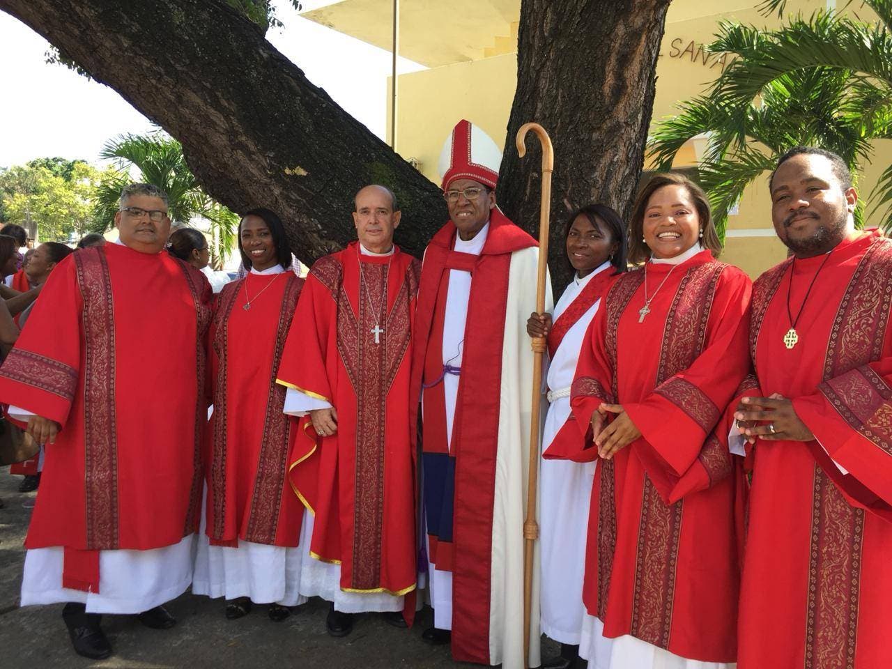 La Iglesia Episcopal Dominicana ordena cuatro diáconos y un presbítero