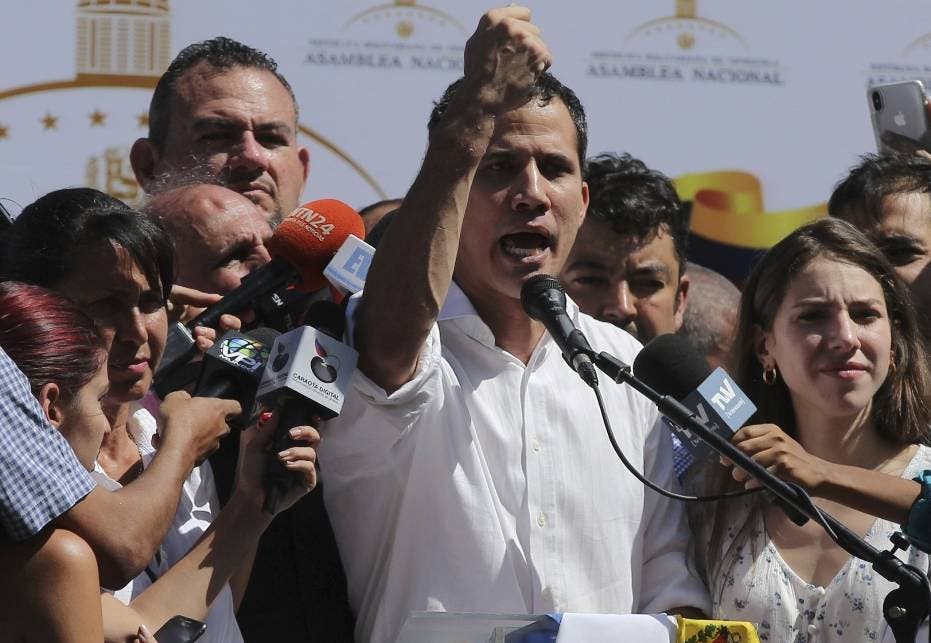 Presidente del Parlamento venezolano  ofrece una amnistía para militares que abandonen a Maduro