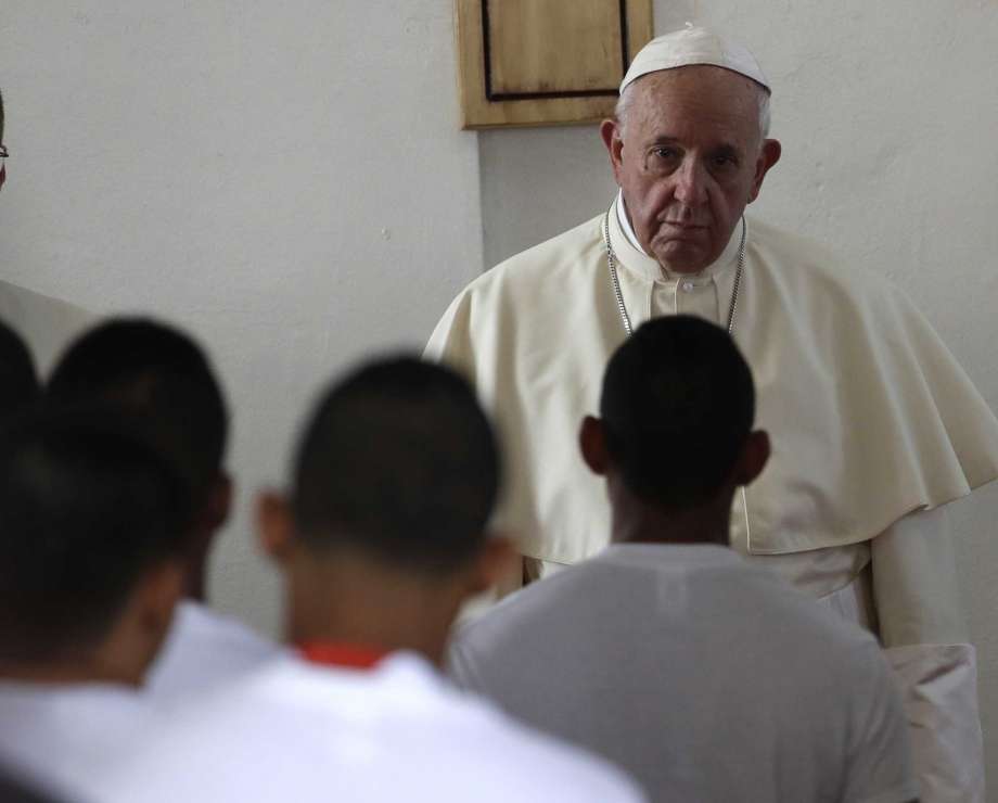 Papa busca inspirar a sacerdotes y monjas en Panamá