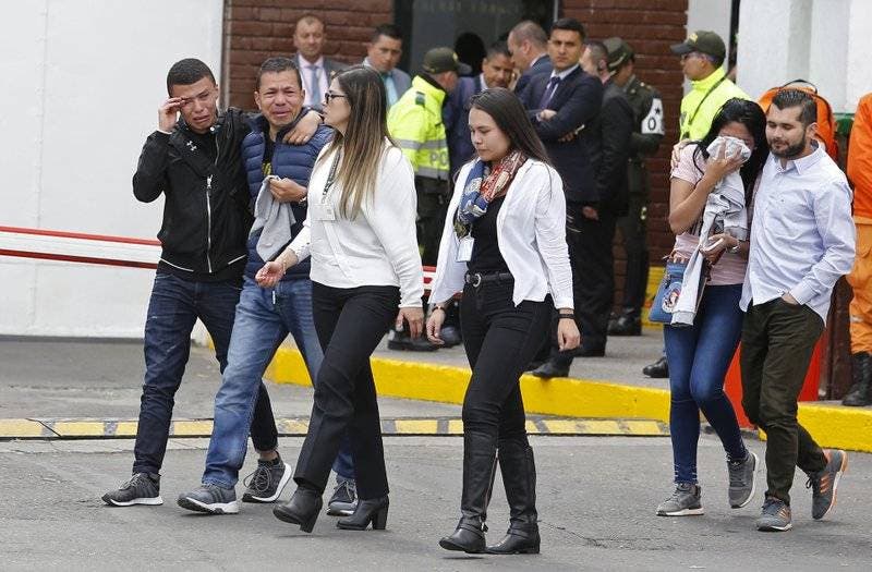 Sube a 21 el número de muertos por coche bomba en Bogotá, Colombia