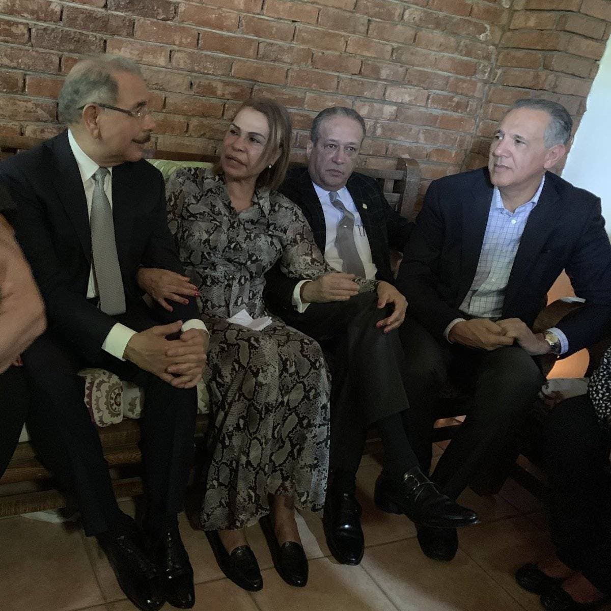 Danilo Medina da condolencias a Sonia Mateo por el fallecimiento de su esposo, Jaime Santana