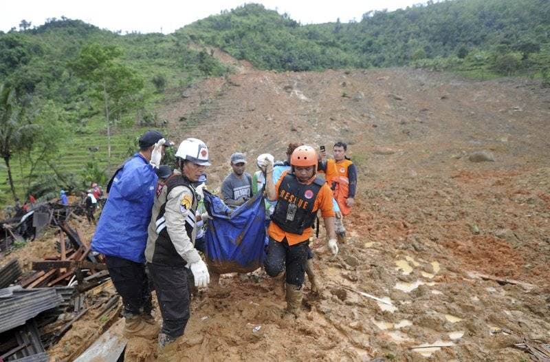 Nueve muertos y 34 desaparecidos por deslave en Indonesia