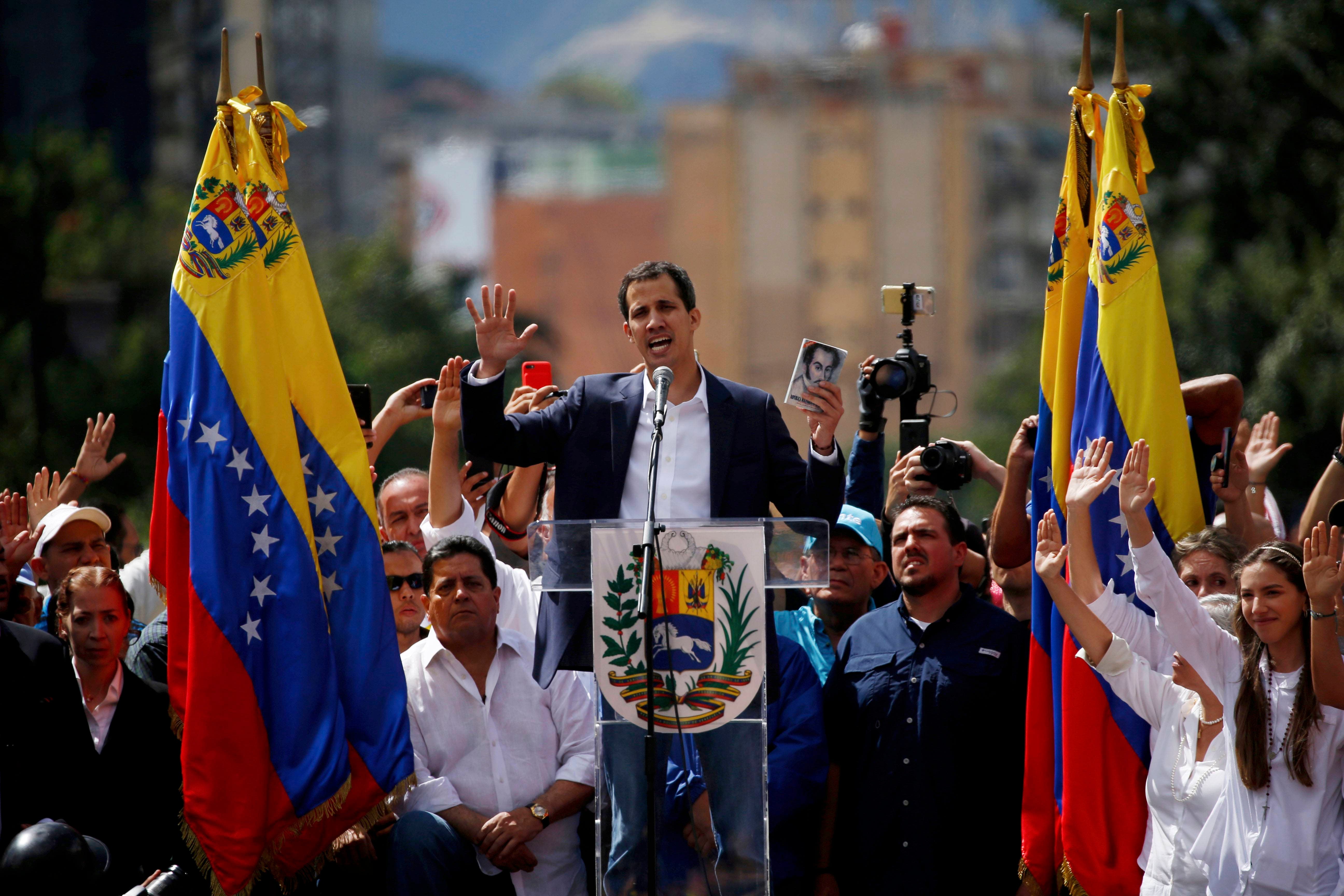 EEUU alerta de represalia si Maduro responde con violencia a toma de Guaidó