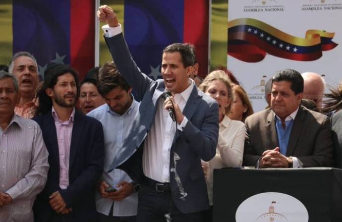 La  hoja de ruta del Parlamento venezolano para «desalojar» a Maduro de la presidencia