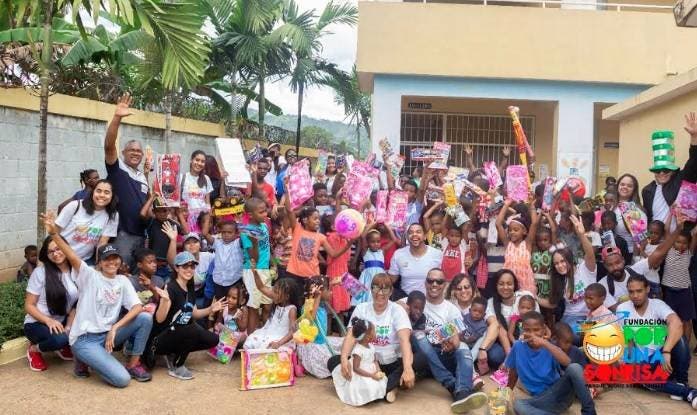 Fundación por una Sonrisa entrega juguetes a más de 400 infantes
