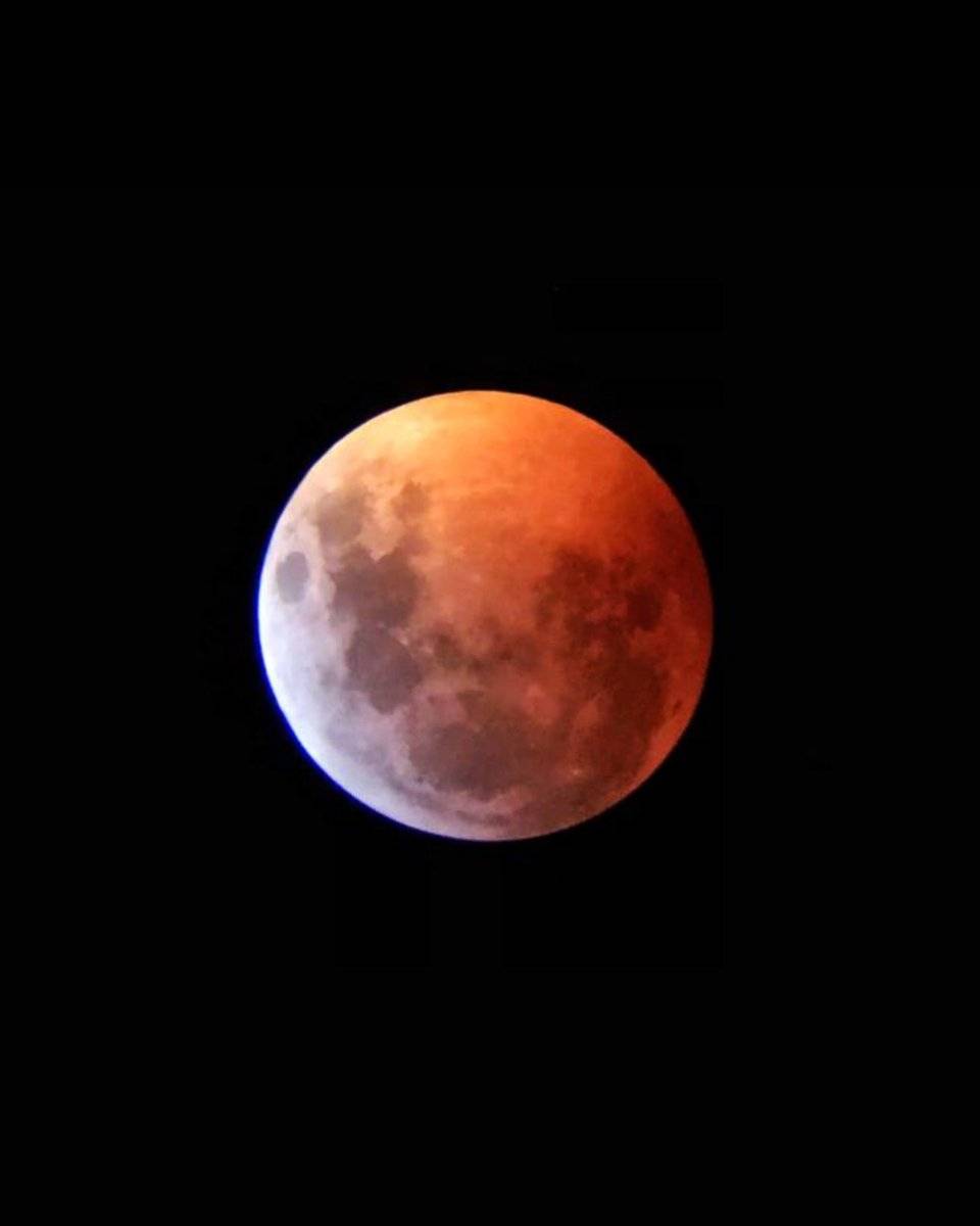 Fotos:  Así se vio el eclipse total de Luna que incluyó una superluna de sangre