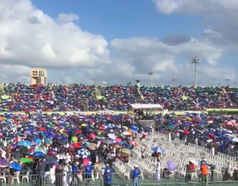 Video: Ciento de personas asisten al Estadio Olímpico Félix Sánchez a la Batalla de la Fe