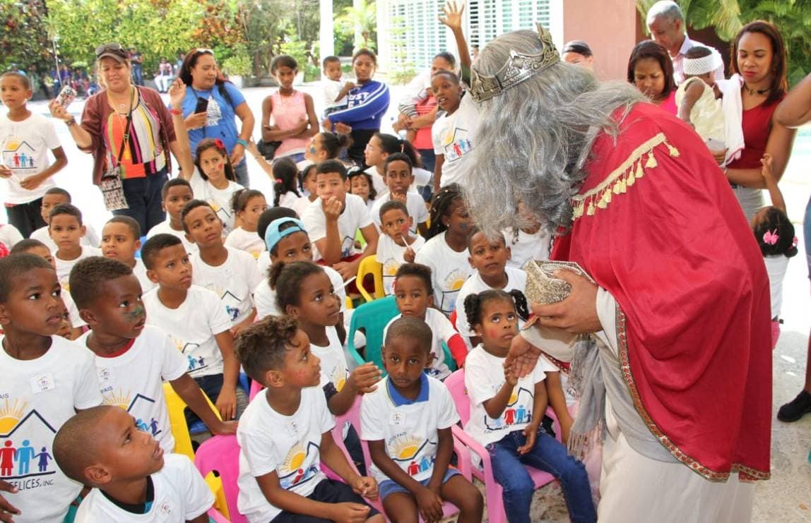 Misión País dedica a niños festividad de Reyes