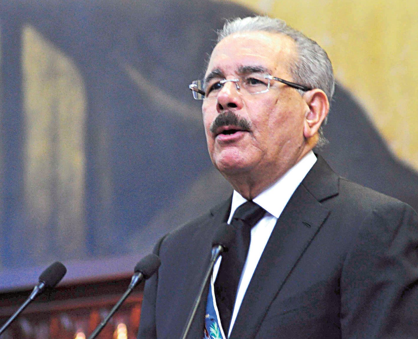 Presidente Medina anuncia aumento salarial a partir del primero de abril