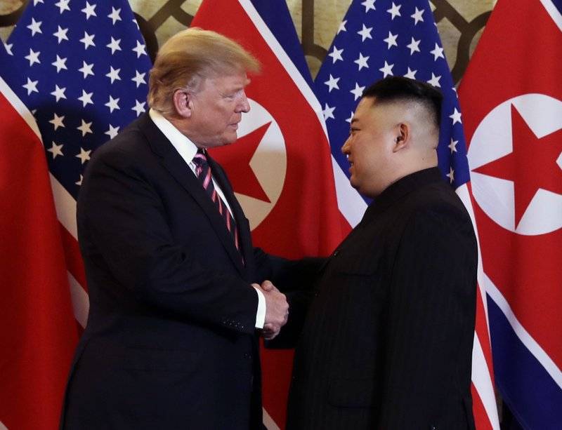 Con cena amistosa, Trump y Kim inician segunda cumbre