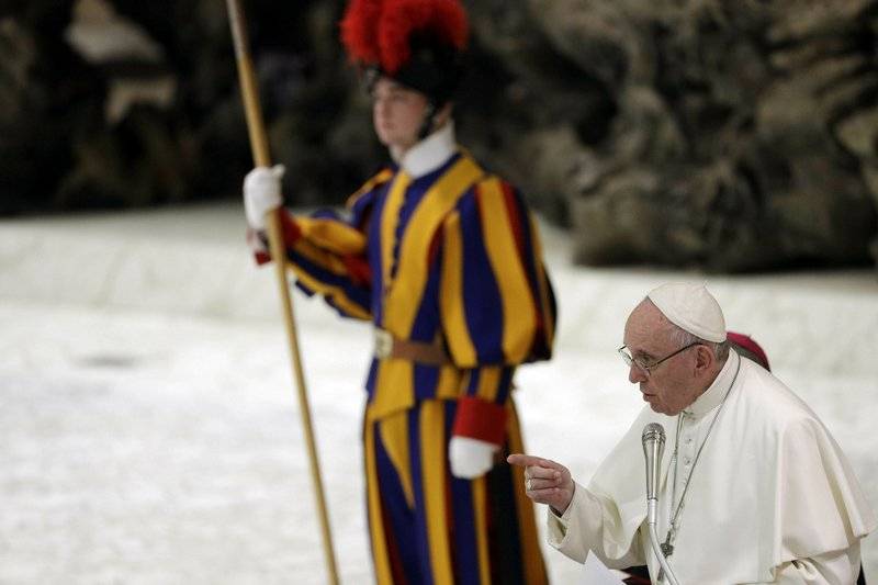 Vaticano adelanta investigación a obispo argentino