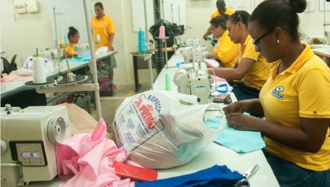 Danilo Medina subsidiará con salario mínimo a empresas den primer empleo a jóvenes