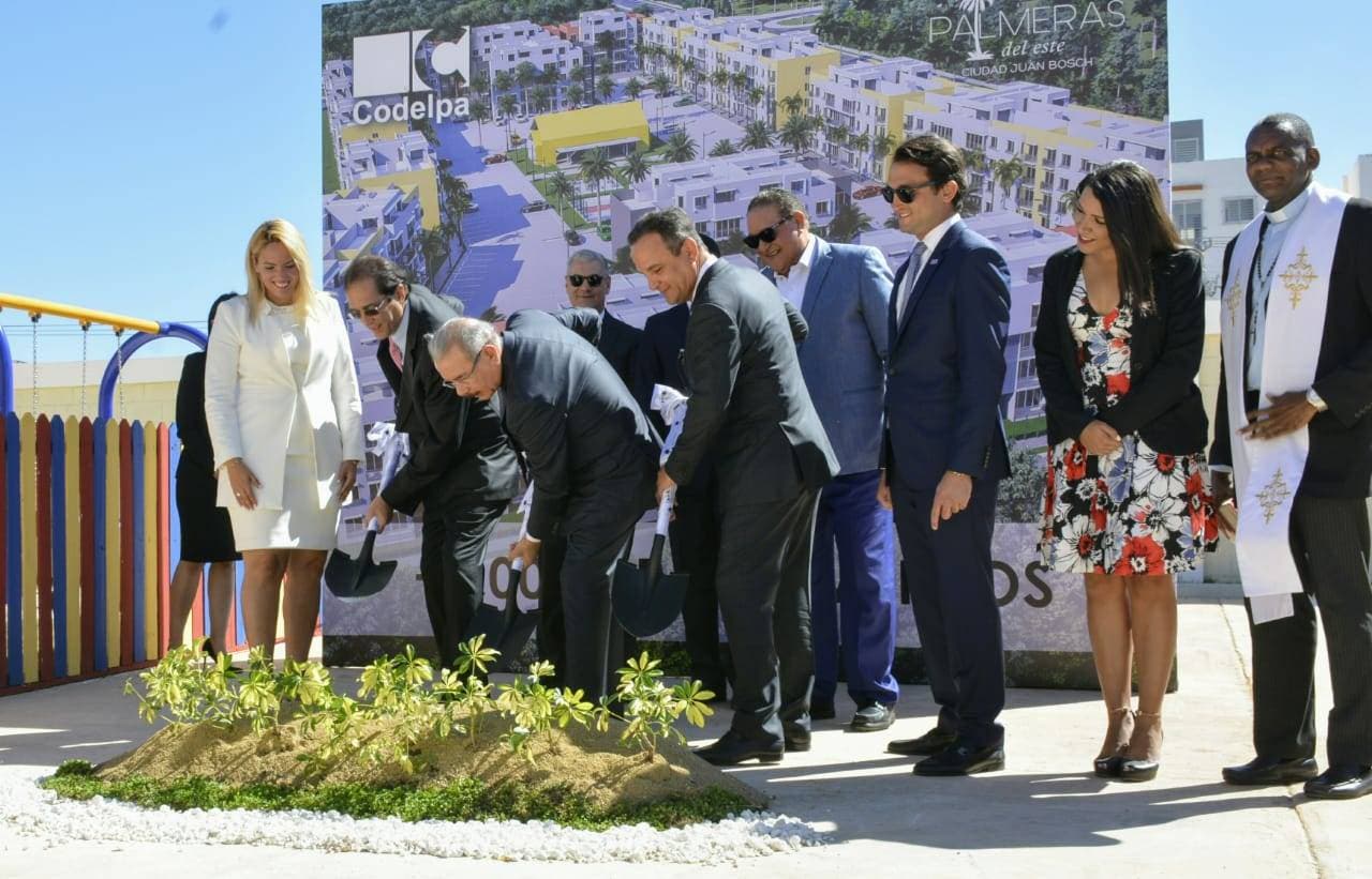 Danilo Medina asiste a inauguración de residencial Palmeras del Este en Ciudad Juan Bosch