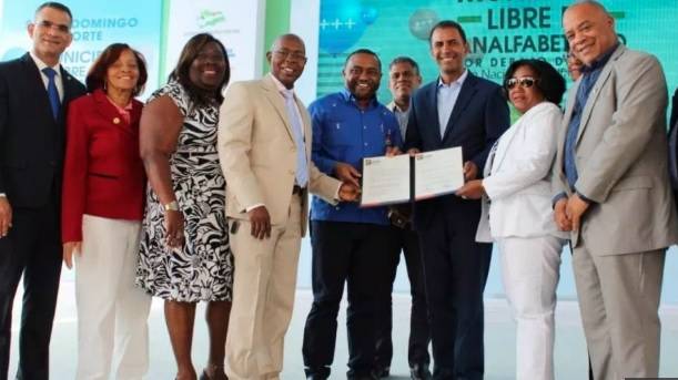 Ponderan declaración de Santo Domingo Norte como municipio libre de analfabetismo