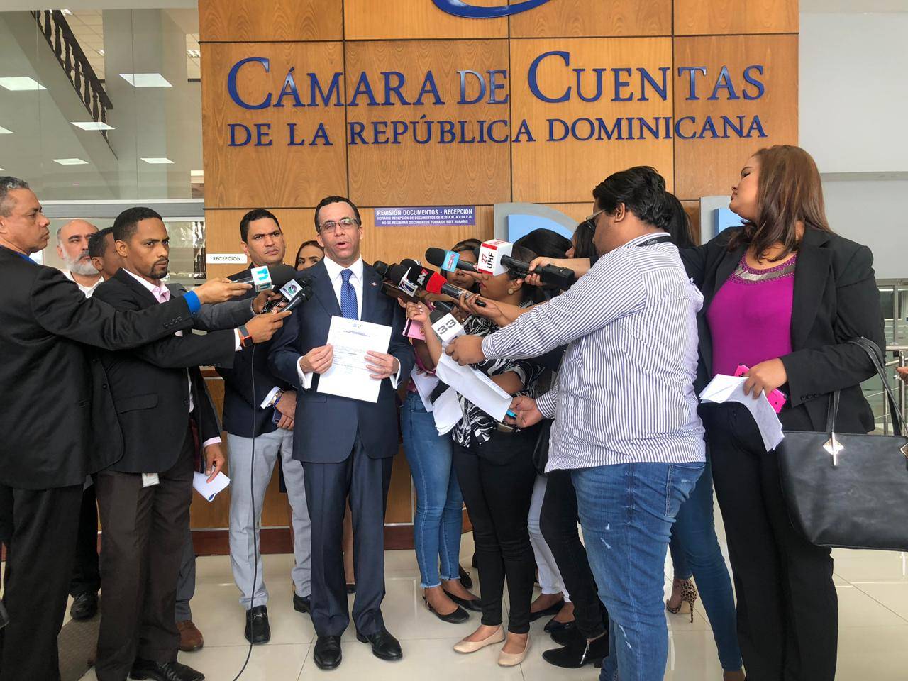 Andrés Navarro solicita a la Cámara de Cuentas auditar sus gestiones en Educación y Cancillería