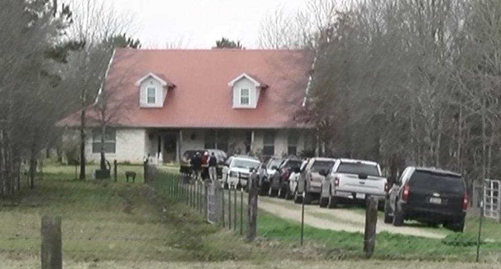 Encuentran cinco personas muertas por disparos de bala en rancho en Texas