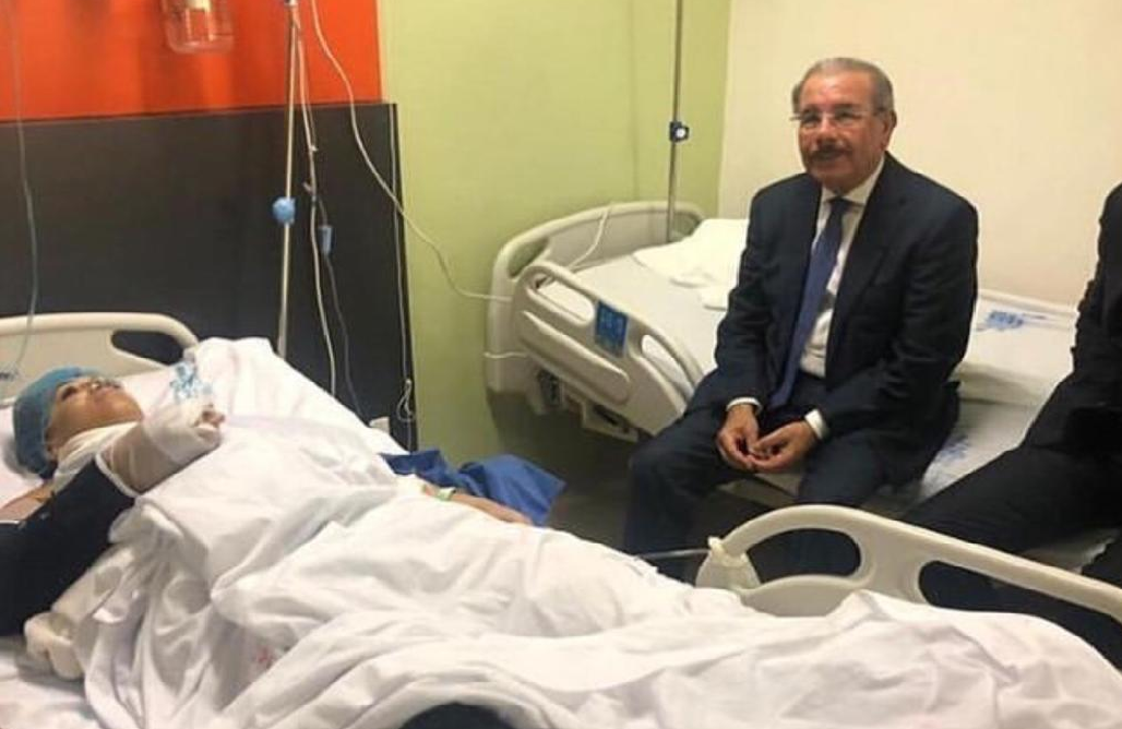 Video: Presidente visita a Karen Ricardo en el Hospital Darío Contreras