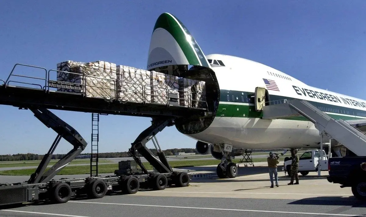 Parte primero de tres aviones militares de EE.UU. con toneladas de ayuda humanitaria para Venezuela
