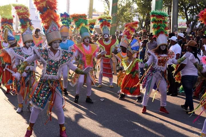 Alcaldía de SDN realizó con éxito desfile Carnaval 2019