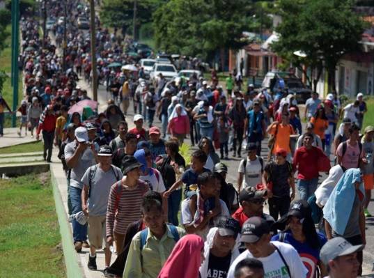 Nueva caravana migrante avanza por el sur de México desafiando autoridades