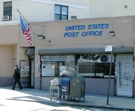 Dominicanos NY preocupados por aparición caja con polvo blanco en correo