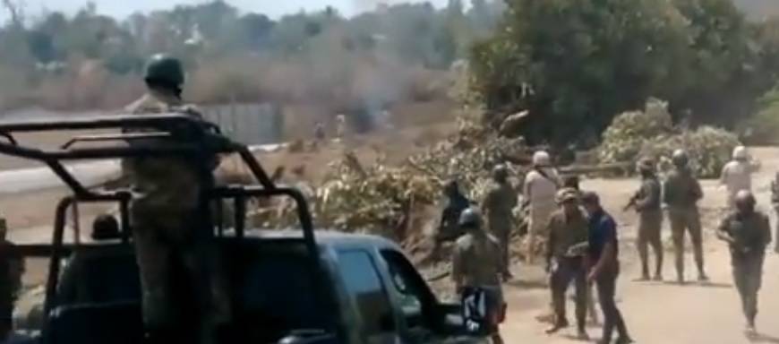 Video: Agresiones con piedras termina en fuertes enfrentamientos con tiros entre haitianos y miliares dominicanos en la frontera