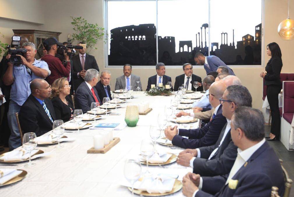 Fotos: Así fue la reunión de Leonel Fernández con el Foro Permanente de Partidos Políticos