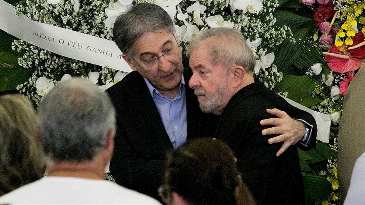 Lula recibe apoyo de seguidores al llegar al entierro de su nieto en Brasil