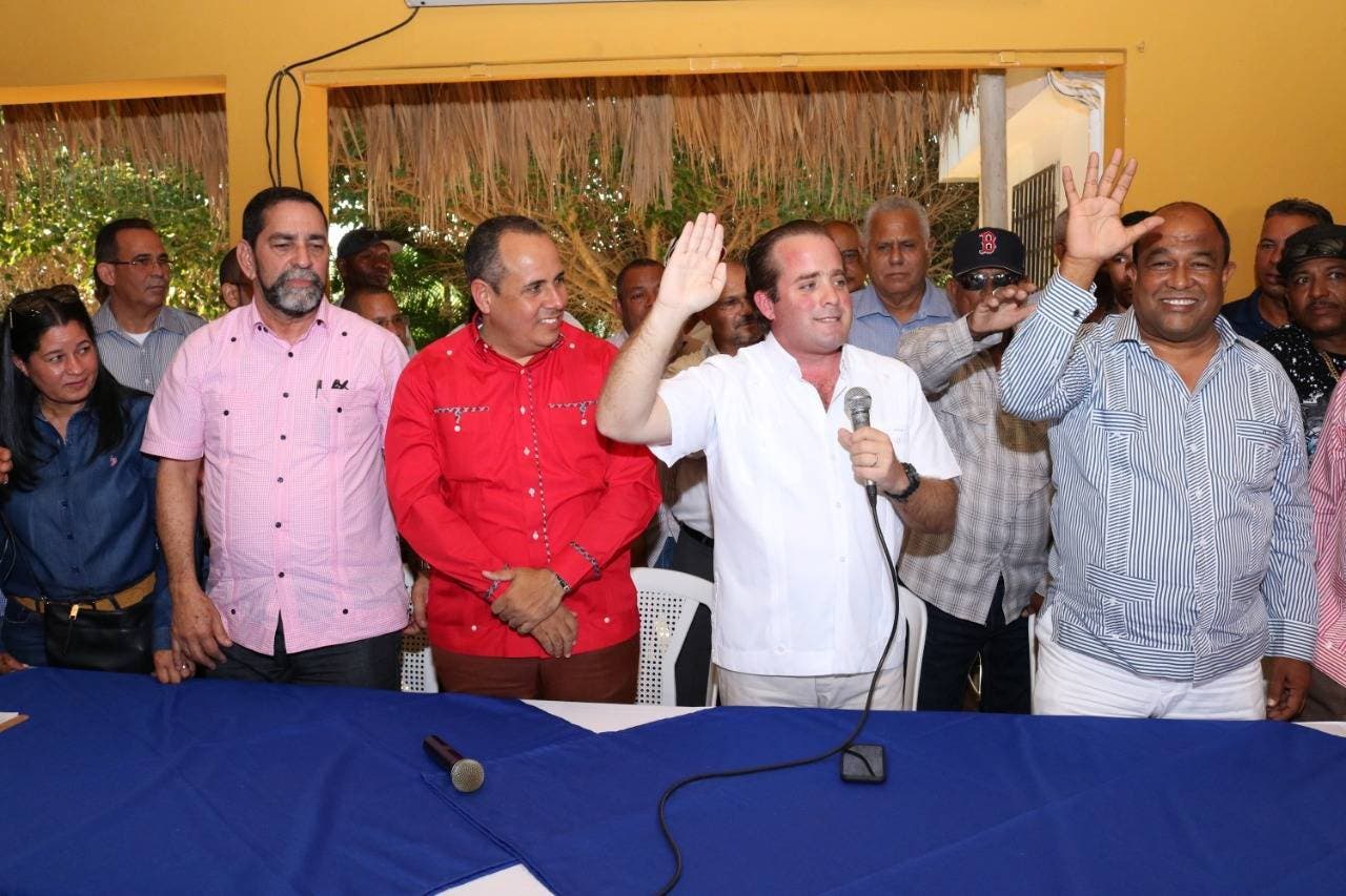 PRM juramenta alcalde Moreno Arias, presidente regional del PRD en la Línea Noroeste