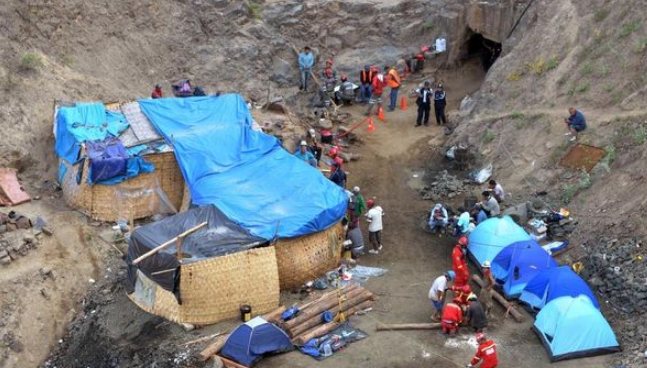 Ocho mineros mueren asfixiados en una mina informal de Perú
