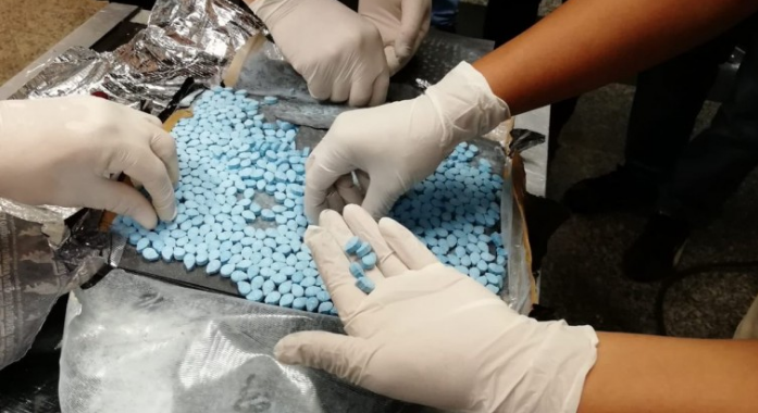 Ocupan más de 100 mil pastillas de éxtasis a sargento de la Fuerza Aérea en La Vega