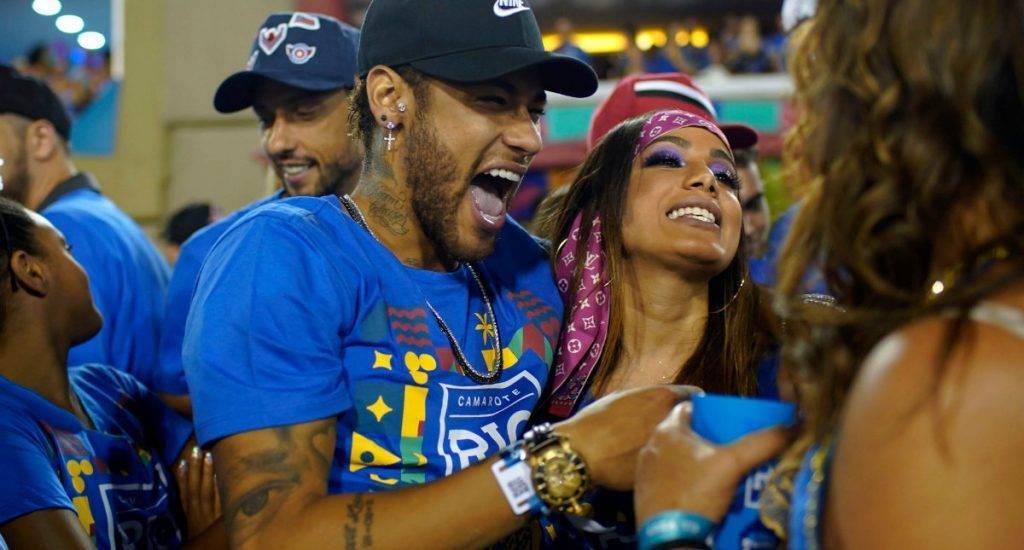 Neymar se marcha de Brasil en medio de un supuesto lío de faldas